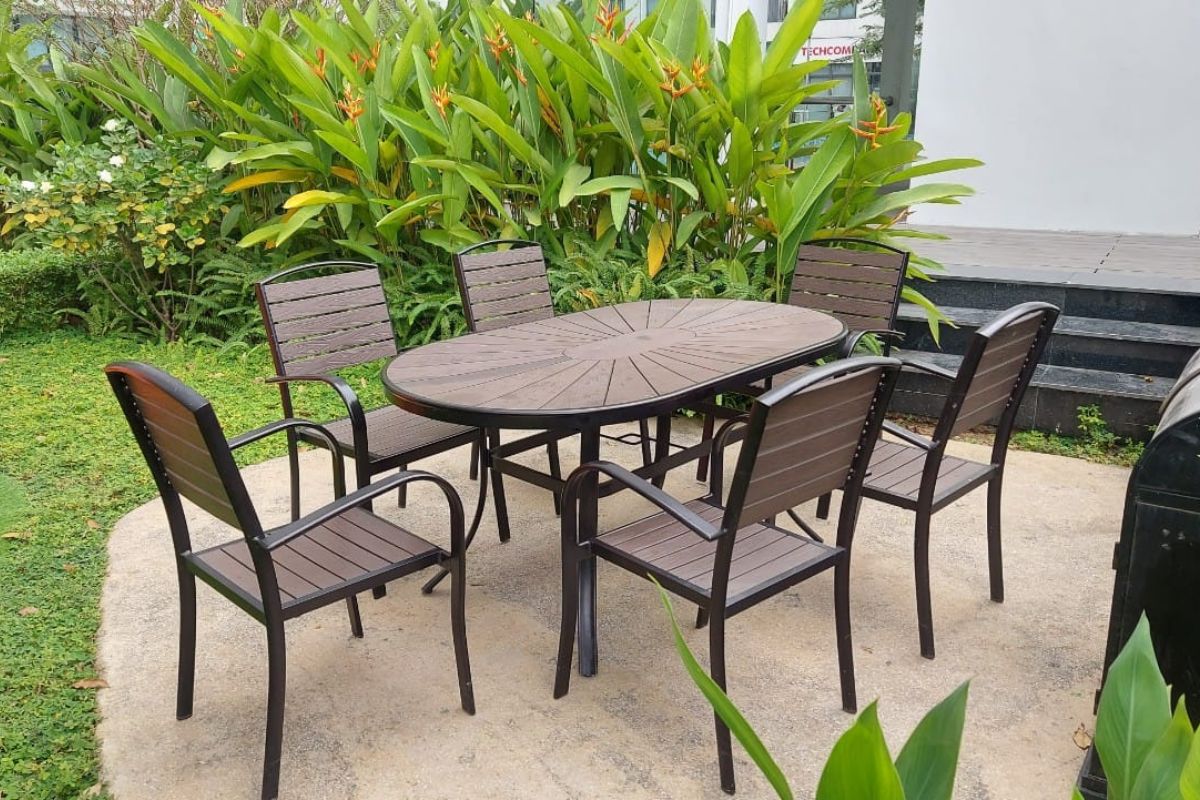 Mẫu bàn ghế sân vườn bằng gỗ nhựa