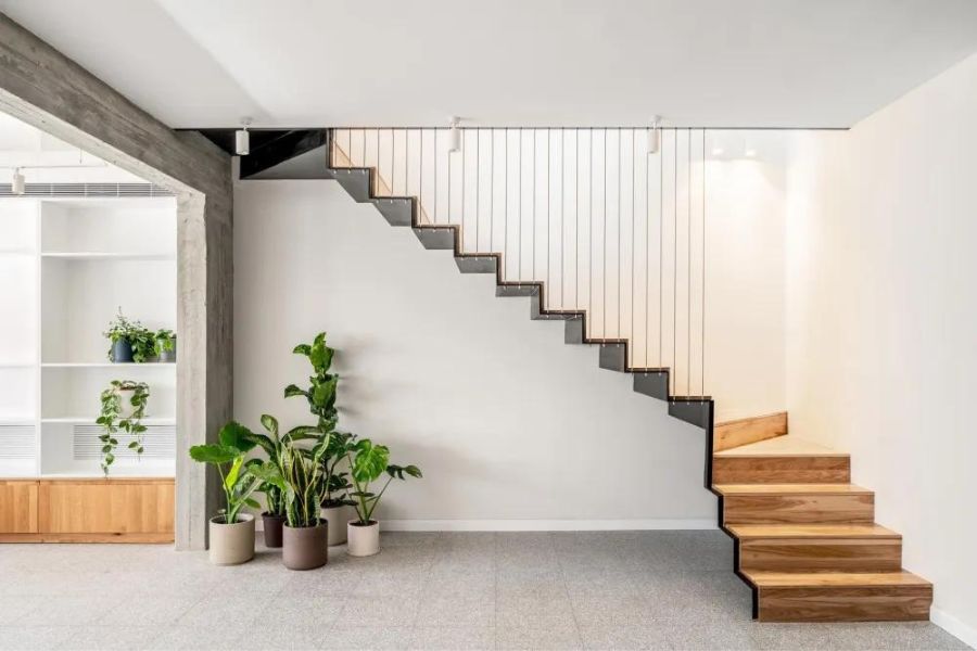 Mẫu cầu thang sắt ốp gỗ