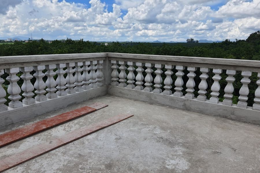 Lan can sân thượng bằng bê tông