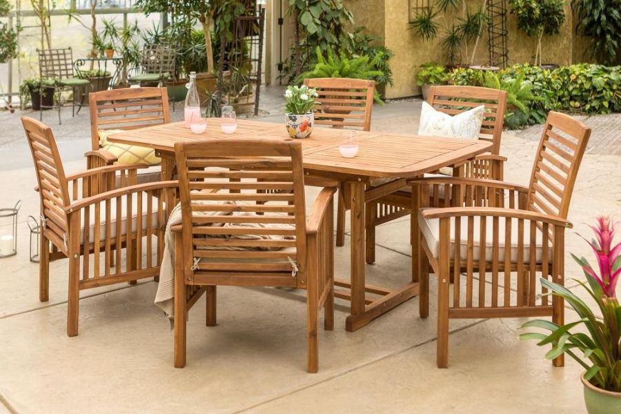 Mẫu bàn ghế gỗ cho sân vườn
