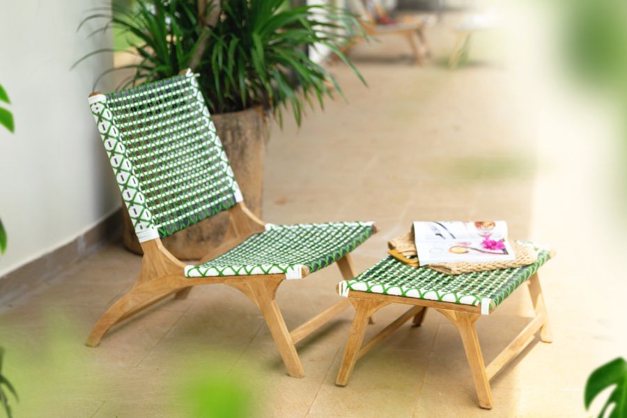 Bộ bàn ghế ngoài trời kích thước nhỏ gọn