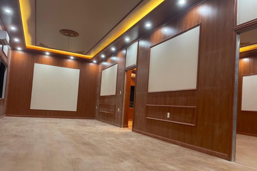 Tấm nhựa giả gỗ PVC ốp tường, trần trong nhà