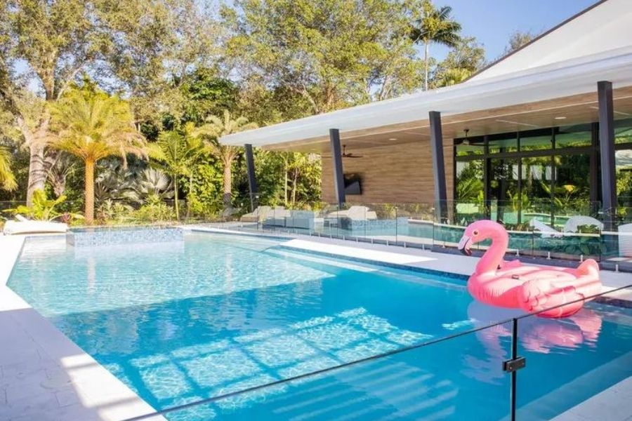 Thiết kế hồ bơi lớn cho gia đình