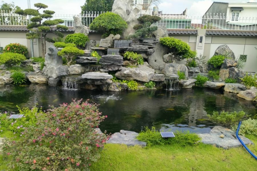 Thi công sân vườn đẹp với tiểu cảnh hòn non bộ