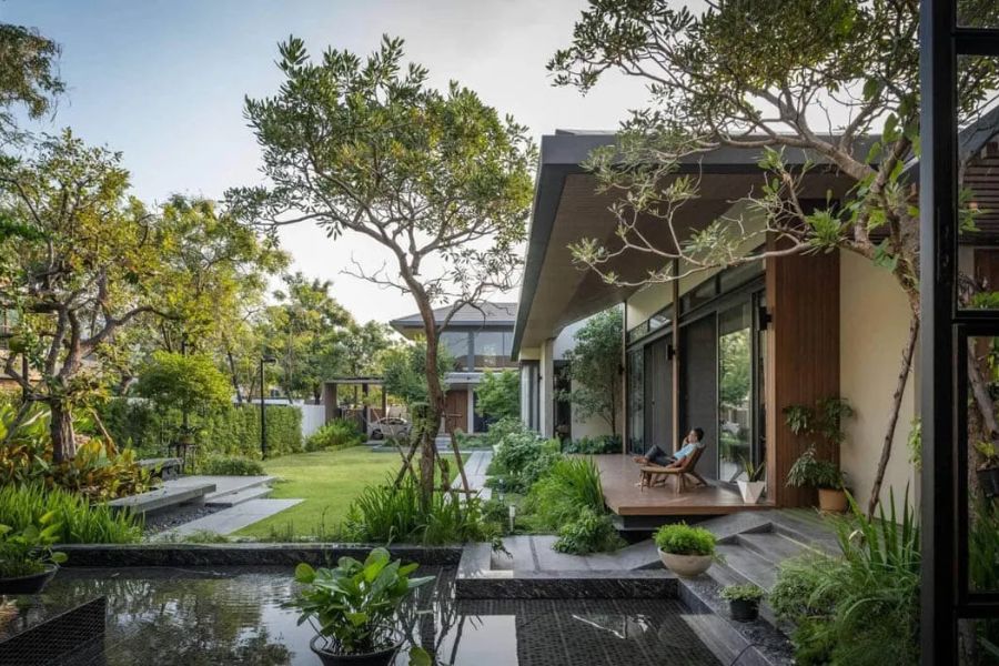 Mẫu sân vườn đẹp với cây cối xanh mát