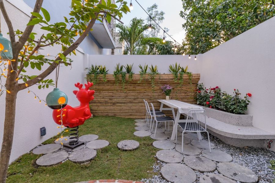 Mẫu sân vườn đơn giản, tinh tế cho những gia đình có trẻ nhỏ
